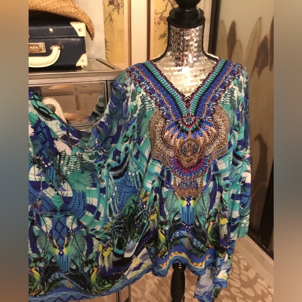 Camilla Kaftan Amazon Azure
O/S NWT split sleeve
Never worn